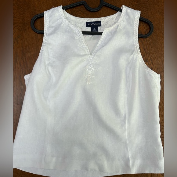 Ann Taylor White Linen V neck top,lined 100 acetate, side zipper. Embroidered. - Picture 2 of 6